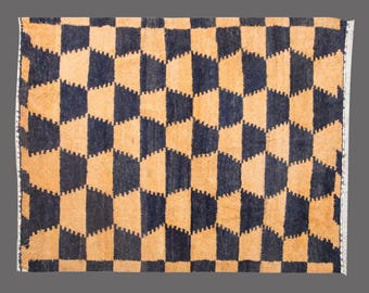 Handmade Turkish Wool Shaggy Rug: Bohemian Beni Ourain Style (6ft x 7ft 7in) Vintage