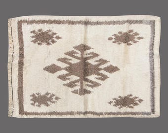 Shaggy Turkish Tulu Rug: Bohemian Wool Beni Ourain Style, 3'9x6'