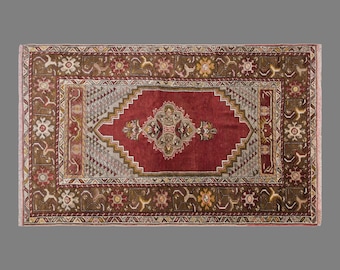 Vintage Turkish Prayer Rug, 3.4 x 5.4 ft, 105 x 166 cm, Handwoven Wool Mihrab Rug