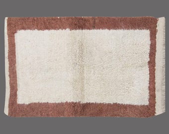 Handmade Wool Shaggy Rug: Bohemian Beni Ourain Style - 2'7"x3'9"