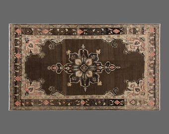 Vintage Turkish Rug – 4'9" x 7'6" – Handwoven Wool Area Rug – Antique Oushak – Boho Oriental Carpet – Traditional Decorative Rug
