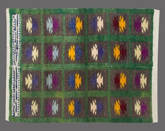 Handmade Wool Shaggy Rug: Bohemian Beni Ourain Style, 3'5"x5'8"
