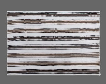 Large Minimalist Vintage Turkish Kilim Rug 168x240 cm (5.5x7.9 ft) | One-of-a-Kind | 60+ Years Old