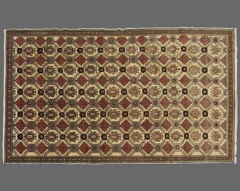 Vintage Turkish Konya Rug: 6x10 Hand-Knotted Wool Medallion