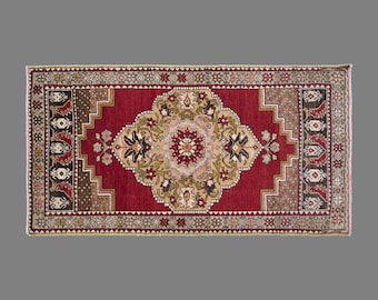 Vintage Turkish Prayer Rug, 2.8 x 5.1 ft, 85 x 156 cm, Handwoven Wool Mihrab Rug