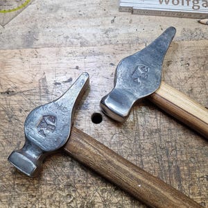 Handgeschmiedeter schwedischer Schmiedehammer aus C45 Karbon Stahl
