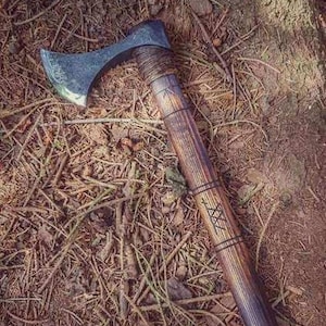 Hand-forged Franziska axe made of carbon steel, with straight shaft and with various engravings
