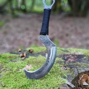 Hand-forged multi-purpose knife in Chepesh form made of carbon steel with robust Kydex sheath