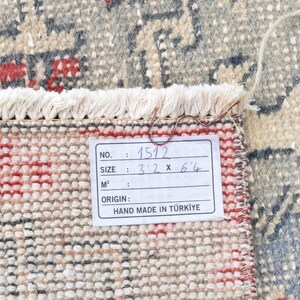 May include: Close-up of a rug label with the text "NO. : 1512", "SIZE : 3'2 x 6'4", "M&sup2; :", "ORIGIN: HAND MADE IN T&Uuml;RKİYE".