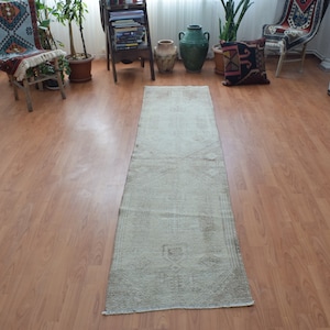 Vintage Turkish Oushak Runner Rug: Pastel Wool (2&#39;6x8&#39;2 ft)