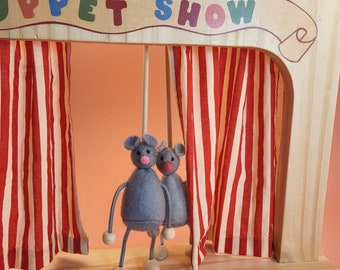 Tischpuppentheater mit zwei Mäusepuppen