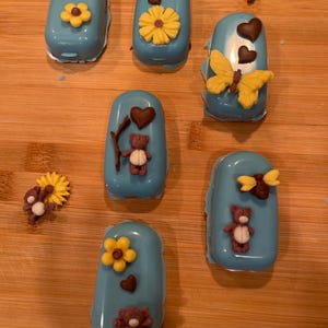 6 blå blombjörnskakor