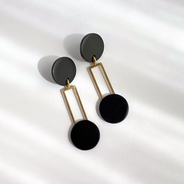 Boucles d'oreilles pendantes minimalistes, boucles d'oreilles géométriques, boucles d'oreilles modernes en or et noir, bijoux contemporains