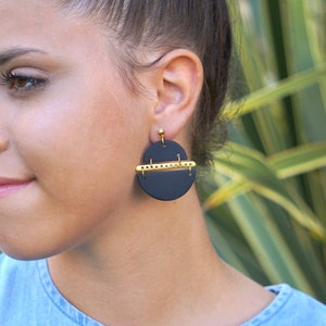 Black and gold circular earrings, Polymer clay and brass boho chic earrings, Exclusive and original earrings image 2