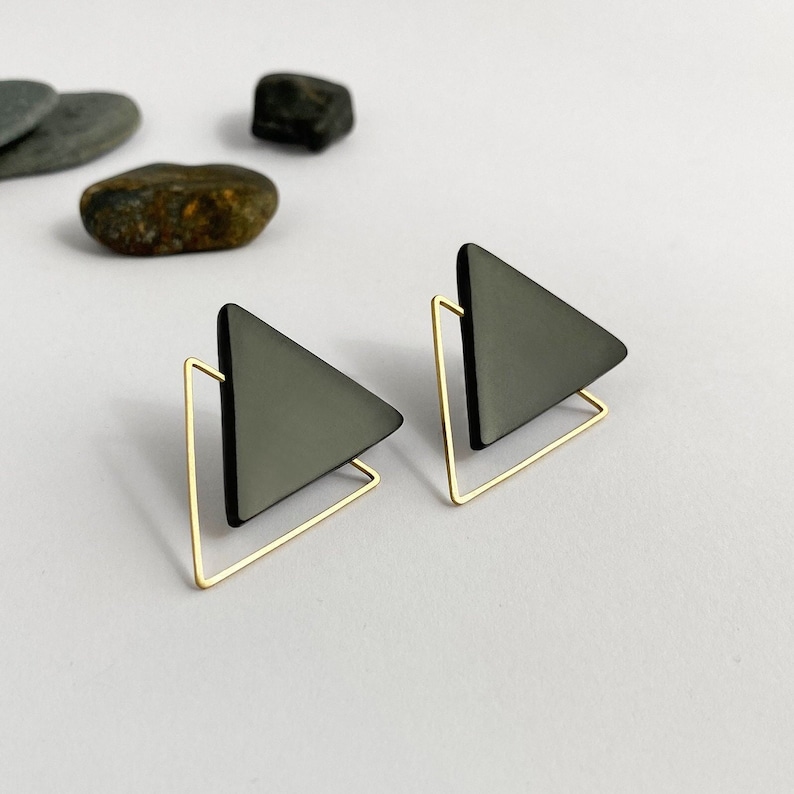 Minimalist earrings triangle, minimalist and geometric earrings made of polymer clay and gold brass image 1