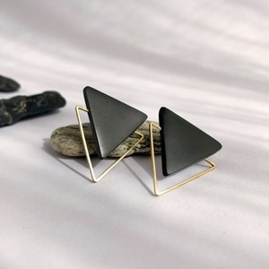 Minimalist earrings triangle, minimalist and geometric earrings made of polymer clay and gold brass image 4
