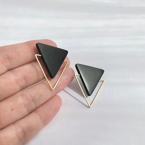 Minimalist earrings triangle, minimalist and geometric earrings made of polymer clay and gold brass image 2