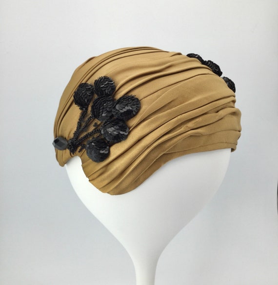 1940s Satin & Sequined Hat - image 1