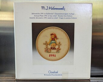 Vintage 1991 Goebel M.J. Hummel "Just Resting" Collector Plate - Original Box Included - Hand-Painted German Porcelain - 1990s Hummel Series