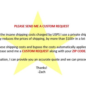 Op de afbeelding: Een gele ster met de tekst "PLEASE SEND ME A CUSTOM REQUEST" in rood. De tekst hieronder legt uit dat de verkoper een priv&eacute; verzendbedrijf gebruikt om hoge verzendkosten te vermijden die door PostNL worden gerekend. De verkoper vraagt klanten om een aangepaste aanvraag te sturen met hun postcode om een nauwkeurige verzendofferte te krijgen.