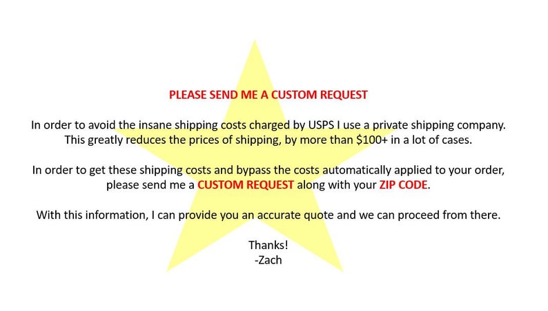 Op de afbeelding: Een gele ster met de tekst "PLEASE SEND ME A CUSTOM REQUEST" in rood. De tekst hieronder legt uit dat de verkoper een priv&eacute; verzendbedrijf gebruikt om hoge verzendkosten te vermijden die door PostNL worden gerekend. De verkoper vraagt klanten om een aangepaste aanvraag te sturen met hun postcode om een nauwkeurige verzendofferte te krijgen.
