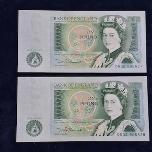 2 Consecutive number D H Somerset Queen Elizabeth II 1 / one pound notes DN02