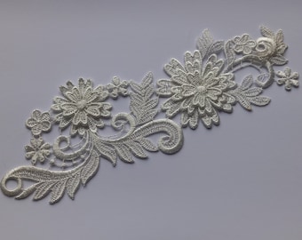 White 3D Flower Guipure Applique - 25cm