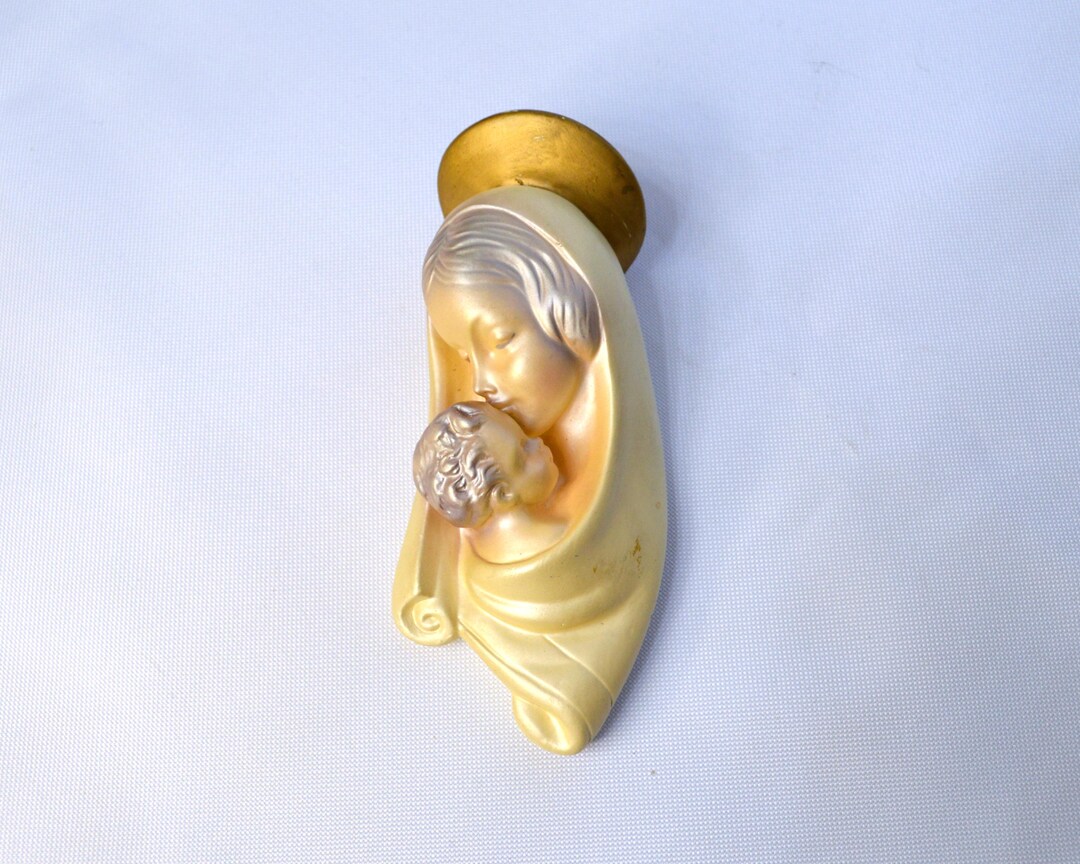 ヴィンテージの聖母マリアと幼子イエスのチョークウェア石膏壁掛け