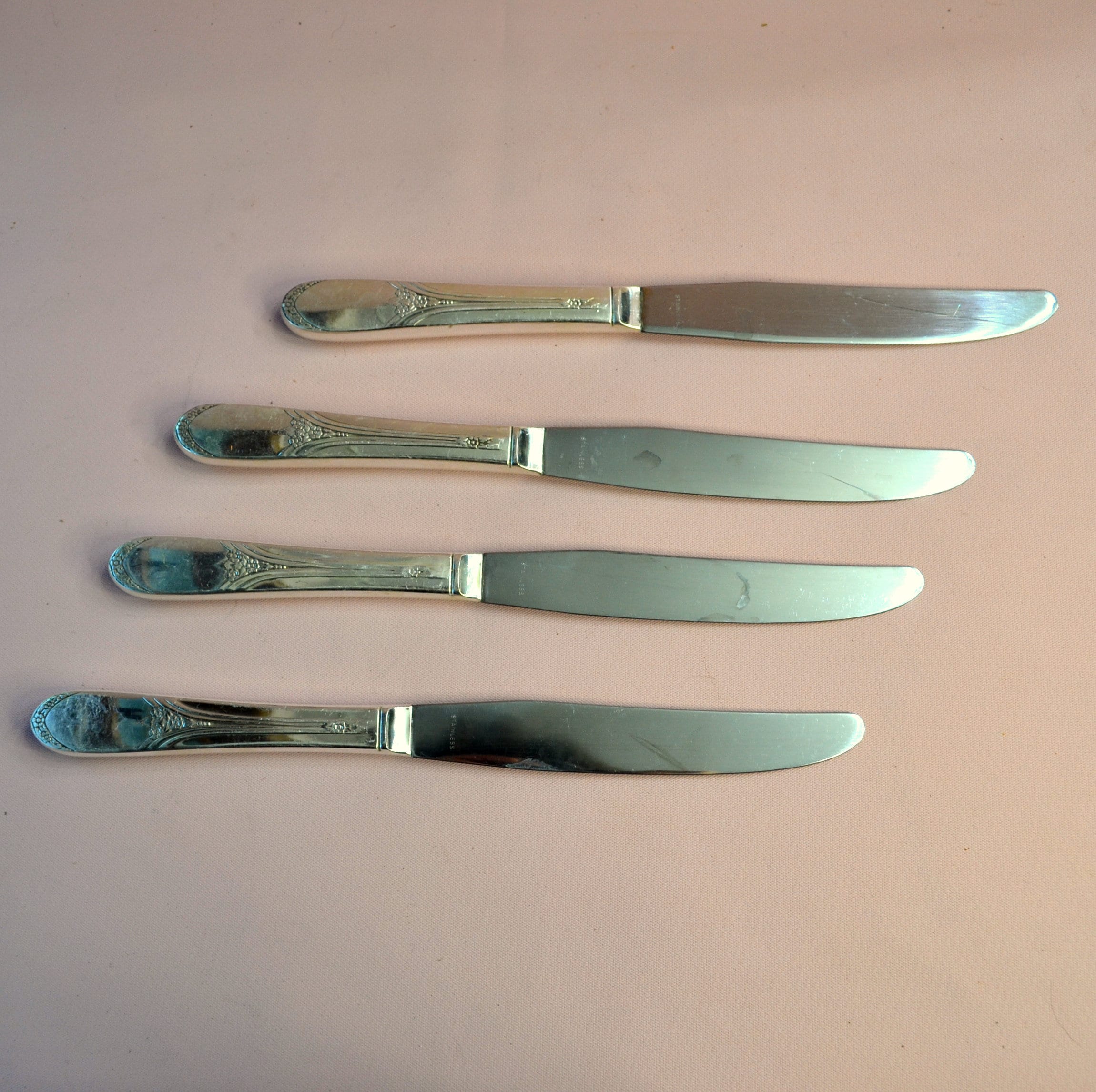 Table Knives, Mary Lou Devonshire by Wm Rogers International