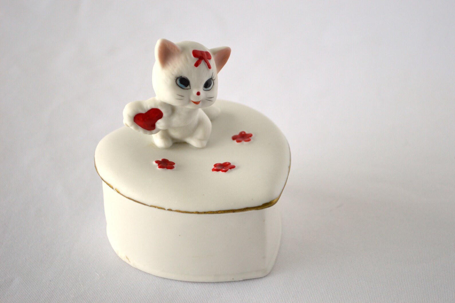 Lefton Trinket Box White Kitty Cat with Red Flowers and Heart | Etsy