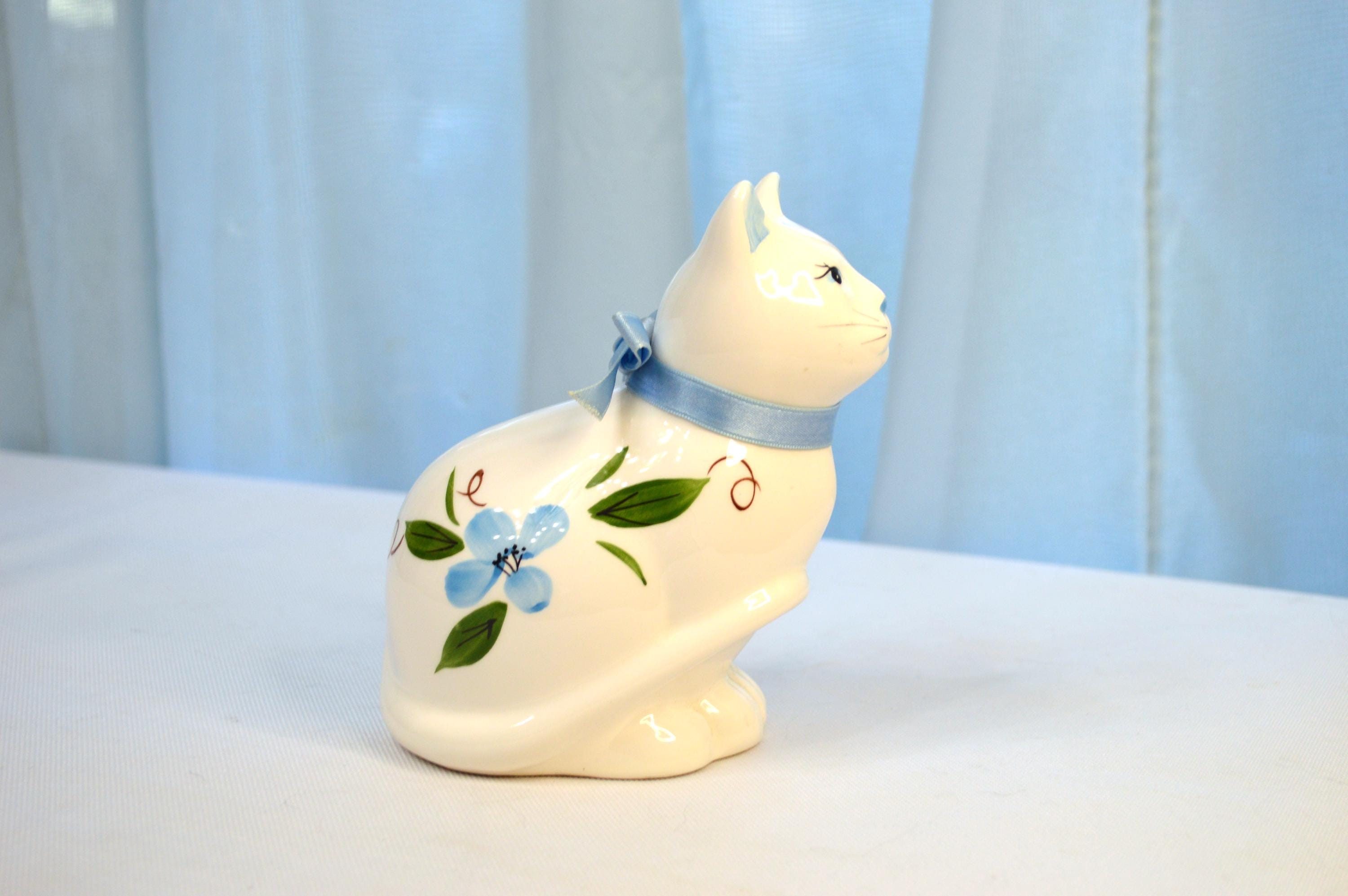 1980年代の青い花で飾られた白い猫の置物 - Etsy 日本