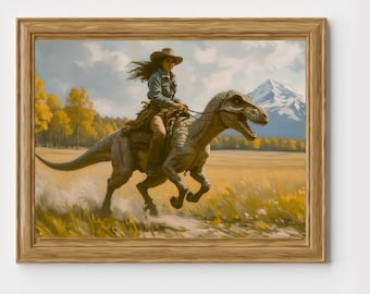Op de afbeelding: Een ingelijste kunstdruk toont een persoon die op een dinosaurus door een veld rijdt. De persoon draagt een cowboyhoed en een spijkerjasje. De dinosaurus is grijs en bruin, met een zadel. De achtergrond bevat een berg, bomen en een blauwe lucht.