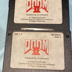 Doom II Vintage 1995 and Ver. 1.7 five 3.5 inch floppy disks