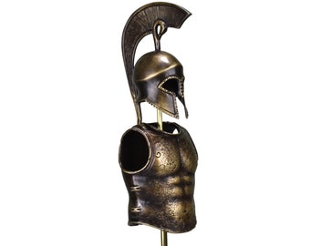 古代ギリシャの戦士の鎧と兜の像、本物のブロンズ製彫刻、スパルタ風