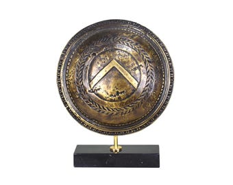 ギリシャ文字「L」が刻まれたレオニダス王の盾、スパルタのソリッド