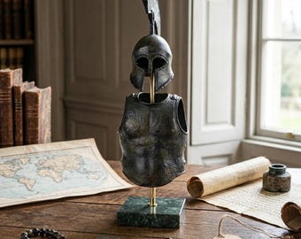 スパルタ戦士のブロンズ像 - ヘルメット、盾、槍を持った古代ギリシャ