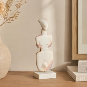 Fiolformad kykladisk figurin, antik grekisk konstidolskulptur, minimalistisk kykladisk marmorkopia, geometrisk antik figurin, 15 cm