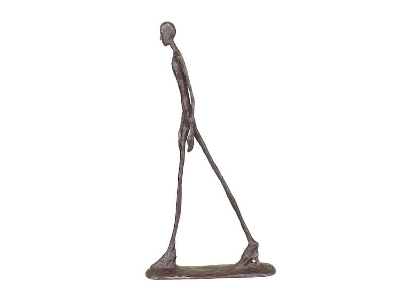 Statue d'homme qui marche par Giacometti, réplique en bronze véritable, figurine d'art de collection vintage, décoration d'intérieur image 1