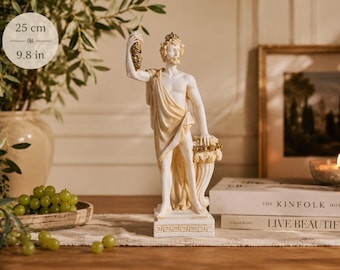 ディオニュソス・バッカス（ギリシャ・ローマ神話の酒と祝祭の神）の像