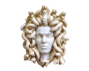 Méduse cheveux de serpents, sculpture féminine grecque en marbre coulé, petite plaque décorative murale en relief