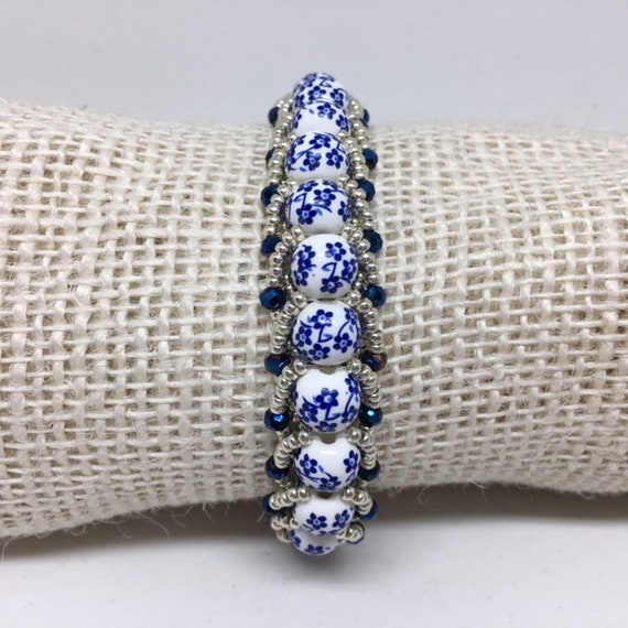 Bracciale Con Perline Di Porcellana Fiori Di Prugna, Vintage Con Fiocco Floreale Blu E Bianco, Gioiello Elastico Fatto A Mano, Regalo Romantico Per Donna