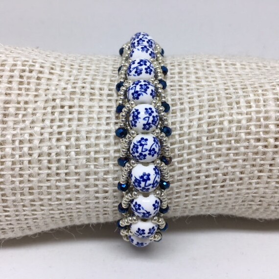 Bracciale Con Perline Di Porcellana Fiori Di Prugna, Vintage Con Fiocco Floreale Blu E Bianco, Gioiello Elastico Fatto A Mano, Regalo Romantico Per Donna