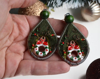 Wreath earrings, Christmas dangle earrings, Handmade Christmas earrings, Green Christmas earrings, Peruvian thread earrings, gift for her