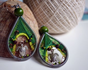 Silver Sea Turtle Earrings, Turtle Jewelry, Ocean Creature earrings, nautical earrings, green ñative american earrings, inspired by nature