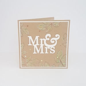 Carte de félicitations de mariage d’automne rustique faite à la main, florale verte. 5 x carte de 5 pouces et matériaux recyclés enveloppés. Thème de la nature boho, Royaume-Uni