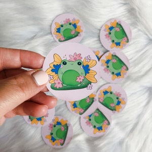 Froggy vinyl ronde sticker | Geïllustreerde kikkersticker | Waterdichte sticker | Bloemsticker | Laptopsticker | Telefoonstickers