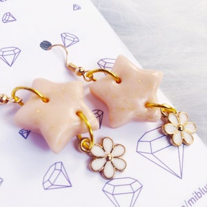 Beige Leichte Polymer Clay Ohrringe | Stern Ton Ohrringe | Ton mit Goldakzenten | Ton mit Goldfolie | Blume Ton Ohrringe