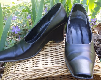 Vintage leather shoes, Women shoes, Black shoes, Retro shoes, Black leather shoes, Vintage women shoes, Dress shoes.