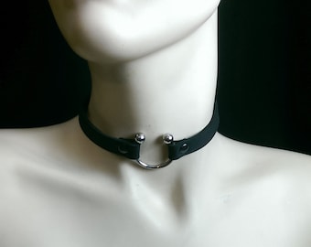 Necklace Collar Choker model Omega leather