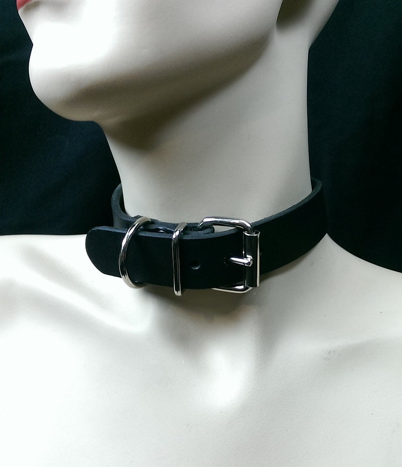Leather clearance belt choker